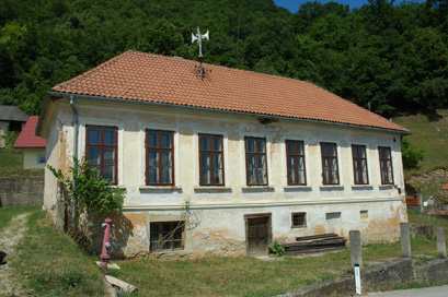 Orešje na Bizeljskem - Šola
