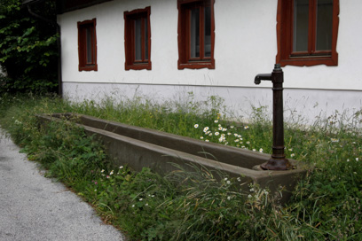 Podkoren - Napajalno korito v zgornjem delu vasi
