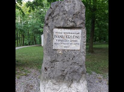 Vrhnika - Spomenik Ivanu Grudnu na Sv. Trojici