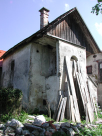 Begunje pri Cerknici - Kašča pri hiši Begunje pri Cerknici 56a