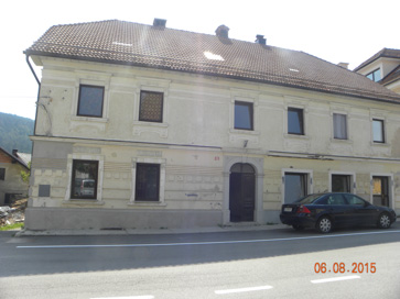 Cerknica - Hiša z vrtom Partizanska 23