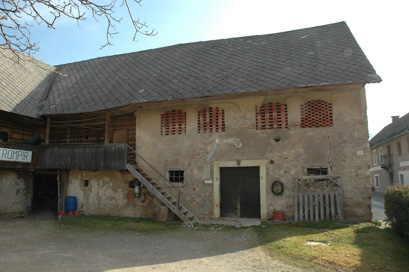 Preddvor - Domačija Dvorski trg brez številke