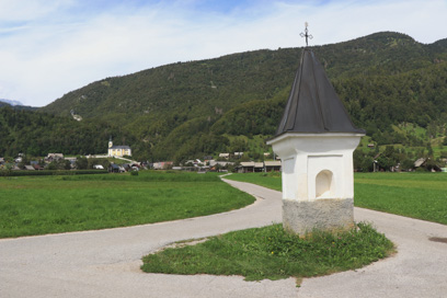 Srednja vas v Bohinju - Znamenje na polju
