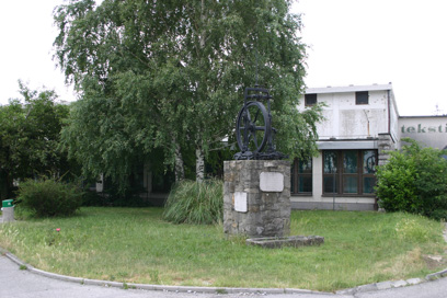 Ajdovščina - Spomenik delavcem tekstilne industrije