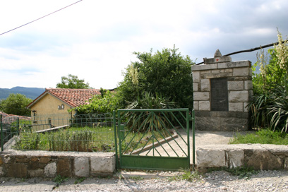 Dolga Poljana - Spomenik NOB