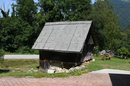 Logaršče - Kašča na domačiji Logaršče 35