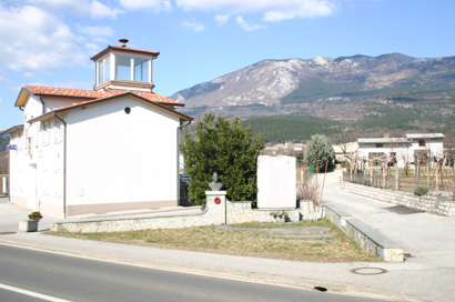 Selo pri Batujah - Spomenik NOB