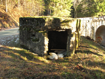 Zgornje Jezersko - Vojaški bunker nad Jenkovo domačijo