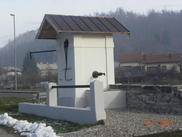 Stari trg pri Ložu - Vodnjak