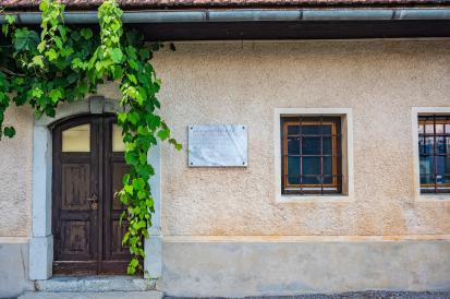 Cerknica - Spominska plošča ustanovitvi okrožnega komiteja KP
