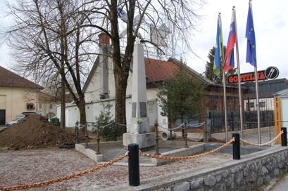 Unec - Spomenik padlim v NOB