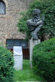 Celje - Spomenik Antonu Aškercu