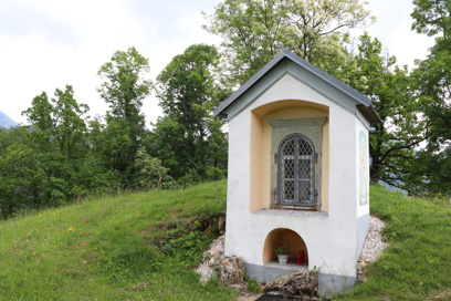 Begunje na Gorenjskem - Kapelica pri cerkvi sv. Petra na Gori