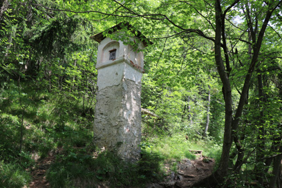 Begunje na Gorenjskem - Slopno znamenje ob poti k cerkvi sv. Petra