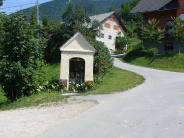 Podgorje pod Čerinom - Kapelica pri hiši Podgorje pod Čerinom 25