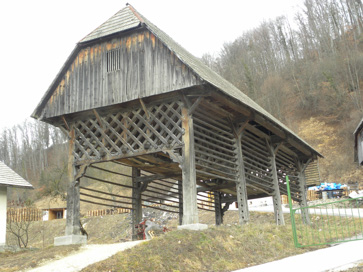 Mrzlo Polje - Kozolec na domačiji Mrzlo Polje 18
