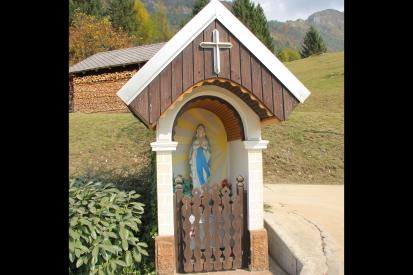 Doslovče - Kapelica zahodno od vasi