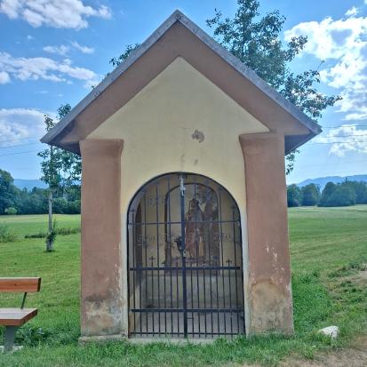 Rodine - Kapelica jugozahodno od vasi
