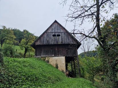 Osredek pri Šentjurju - Gospodarsko poslopje na domačiji Osredek 8