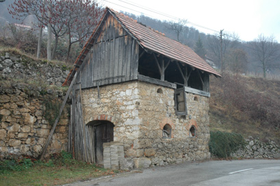 Semič - Hlev pri hiši Roška 80 v Kotu