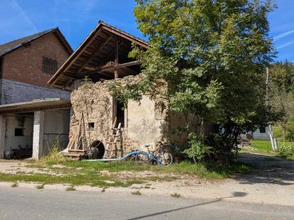 Zgornja Besnica pri Kranju - Kašča pri domačiji V Čepuljah 15