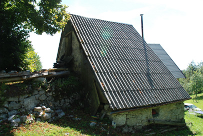 Lokovec - Gospodarski objekti na domačiji Lokovec 200