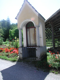 Zgornje Duplice - Kapelica sredi vasi