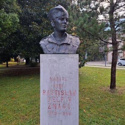 Nova Gorica - Spomenik Rastislavu Delpinu