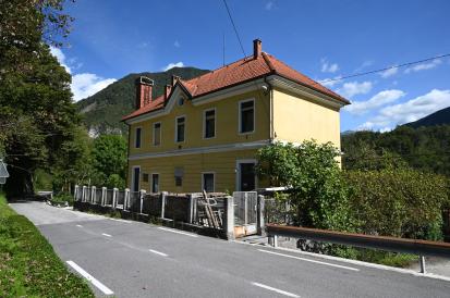 Grahovo ob Bači - Šola
