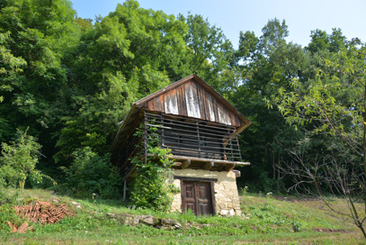 Krivica - Kašča na domačiji Krivica 13
