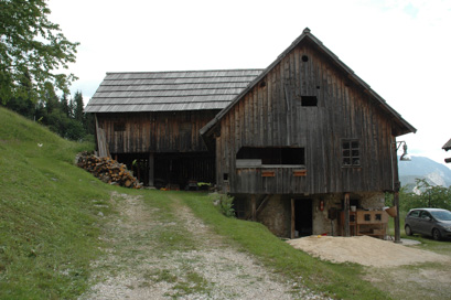 Logarska Dolina - Gospodarsko poslopje na domačiji Logarska Dolina 21