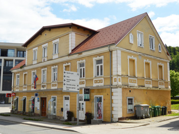 Šmarje pri Jelšah - Hiša Aškerčev trg 23, 24 in 25