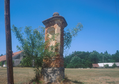 Gornji Ivanjci - Znamenje pri Breznikovi vili