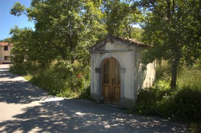 Brezovica pri Materiji - Kapelica pri šoli