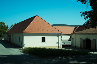 Lipica - Hlevi in jahalnica Na Borjači