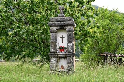 Ročinj - Znamenje