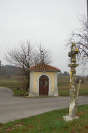 Rožice - Kapelica in križ