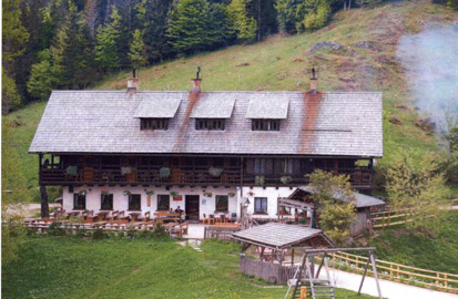 Jelovica - Partizanski dom na Vodiški planini