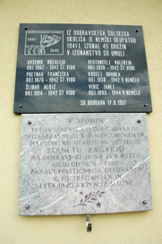Srednja Dobrava - Spominski plošči Stanetu Žagarju in izgnancem