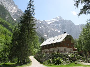 Vrata pri Mojstrani - Aljažev dom