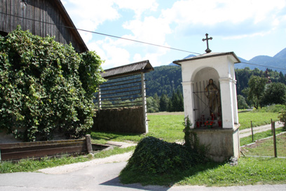 Bitnje v Bohinju - Kapelica sredi vasi