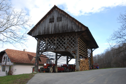 Škarnice - Kozolec na domačiji Škarnice 18