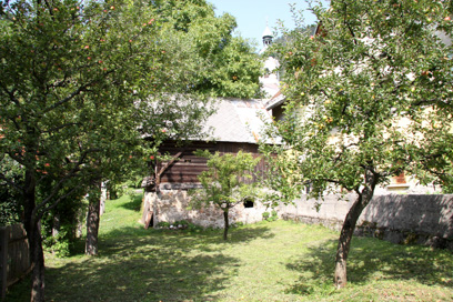 Koroška Bela - Kašča pri hiši Cesta Ivana Cankarja 15