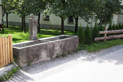 Begunje na Gorenjskem - Vaško napajalno korito
