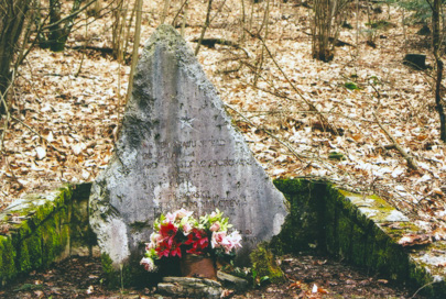 Dolanci - Spominsko znamenje NOB