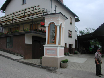 Pece - Kapelica v vasi