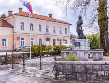Rakek - Spomenik NOB