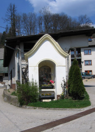 Zgornje Koseze - Kapelica sredi vasi
