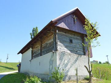 Brezje pri Lekmarju - Kašča na domačiji Brezje pri Lekmarju 1