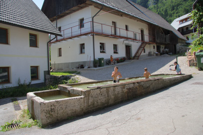 Studor v Bohinju - Napajalno korito sredi vasi